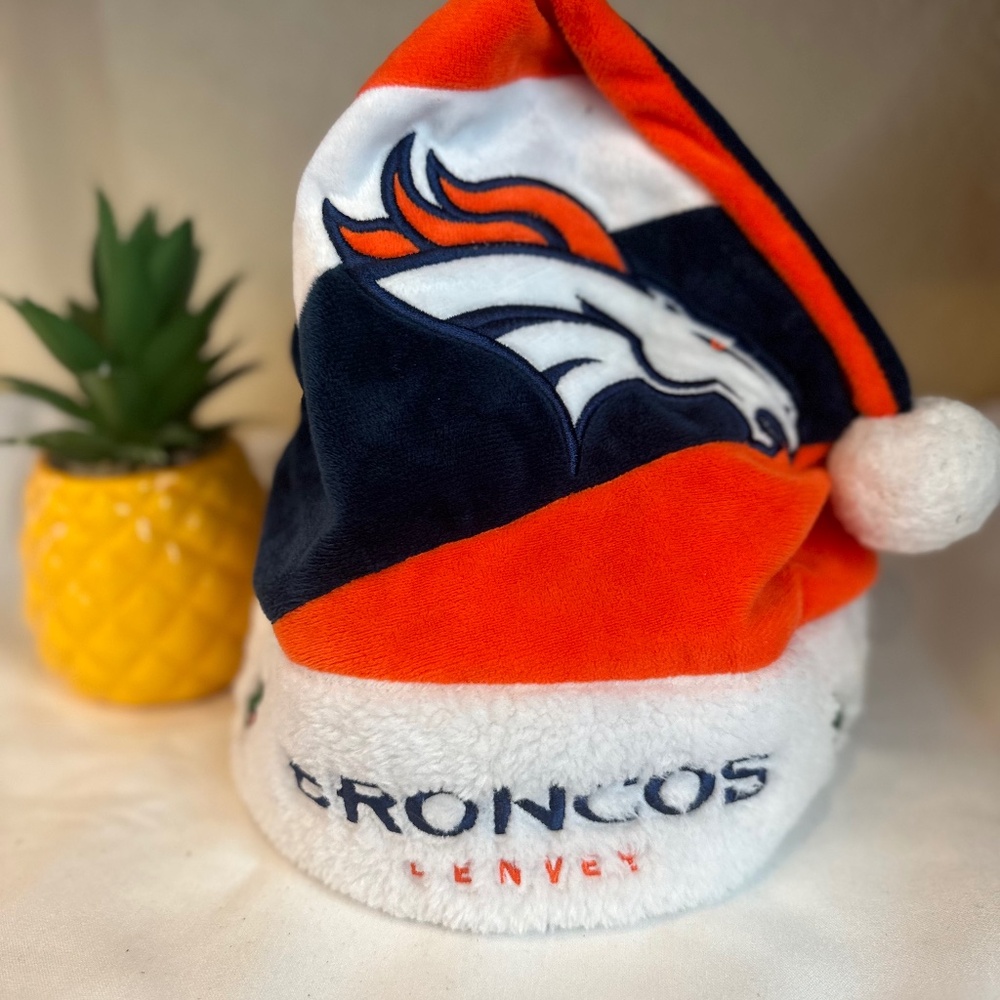 BRONCOS CHRISTMAS MENS HAT